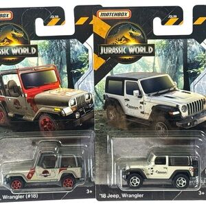 Match Jurassic World Jeep Wrangler Set - Red and White